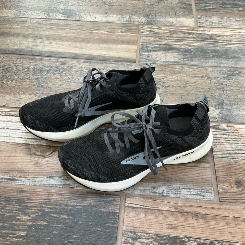 Brooks Levitate Black Running Shoes 6.5